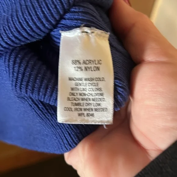 Cute Sweater - Picture 4 of 4